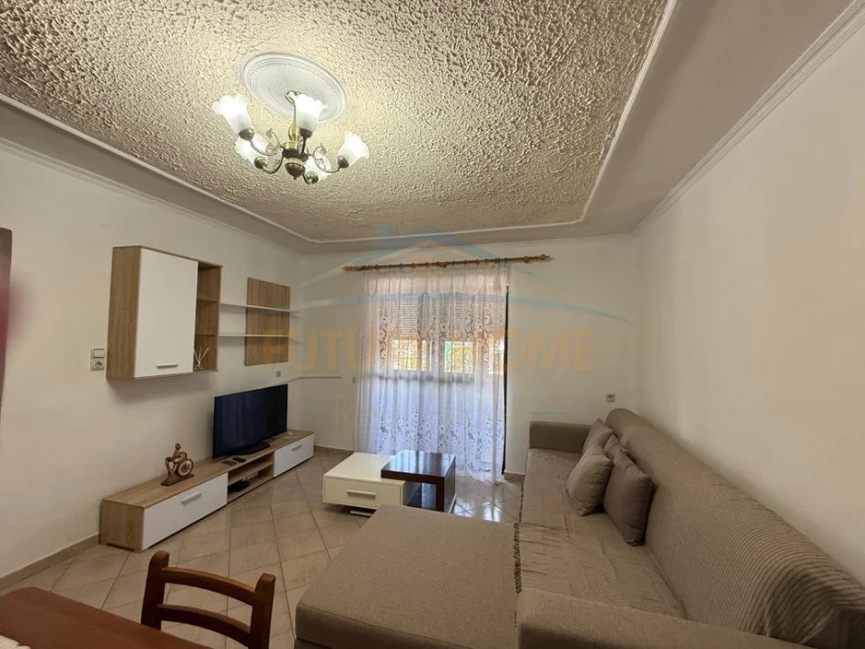 Tirane, jepet me qera apartament 1+1 Kati 5, 58 m² 350 € (Kinostudio)
