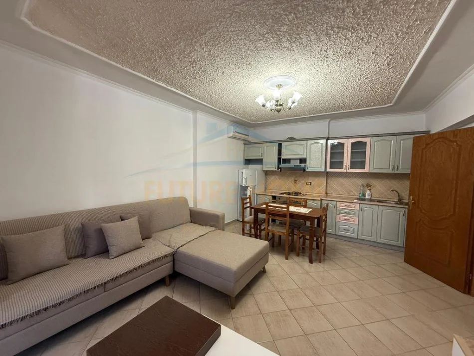 Tirane, jepet me qera apartament 1+1 Kati 5, 58 m² 350 € (Kinostudio)