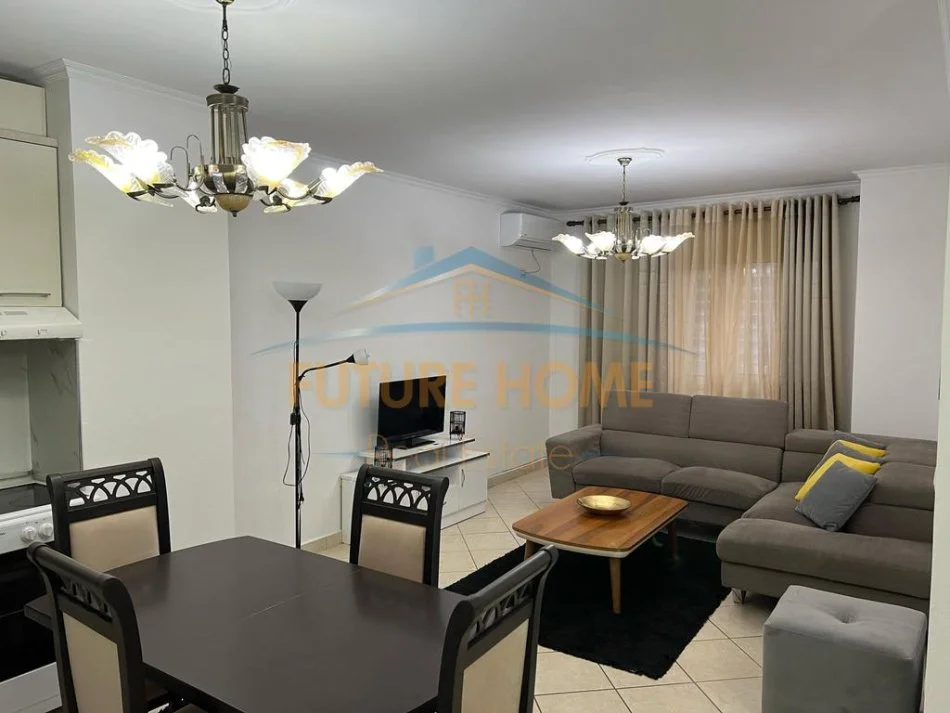 Tirane, jepet me qera apartament 2+1 Kati 4, 80 m² 600 € (Komuna e parisit)