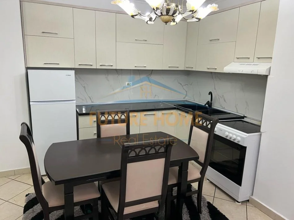 Tirane, jepet me qera apartament 2+1 Kati 4, 80 m² 600 € (Komuna e parisit)
