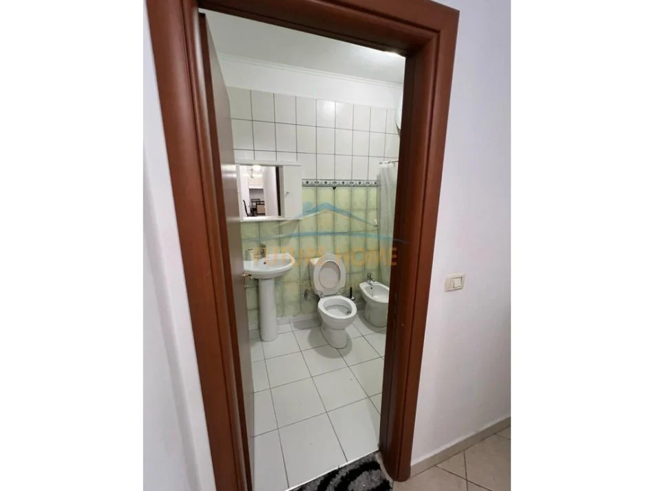 Tirane, jepet me qera apartament 2+1 Kati 4, 80 m² 600 € (Komuna e parisit)