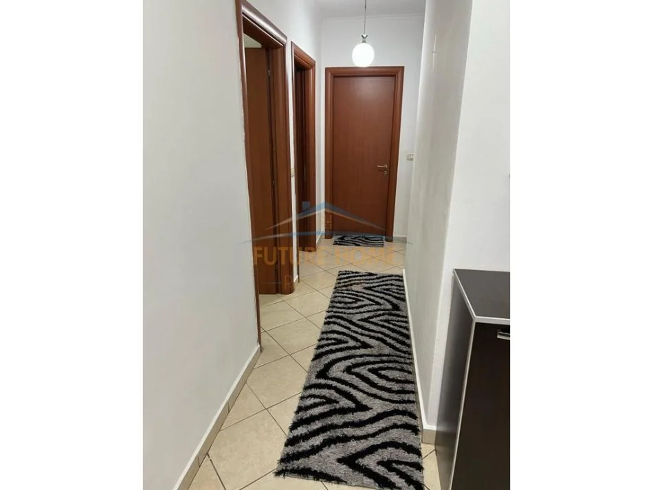 Tirane, jepet me qera apartament 2+1 Kati 4, 80 m² 600 € (Komuna e parisit)