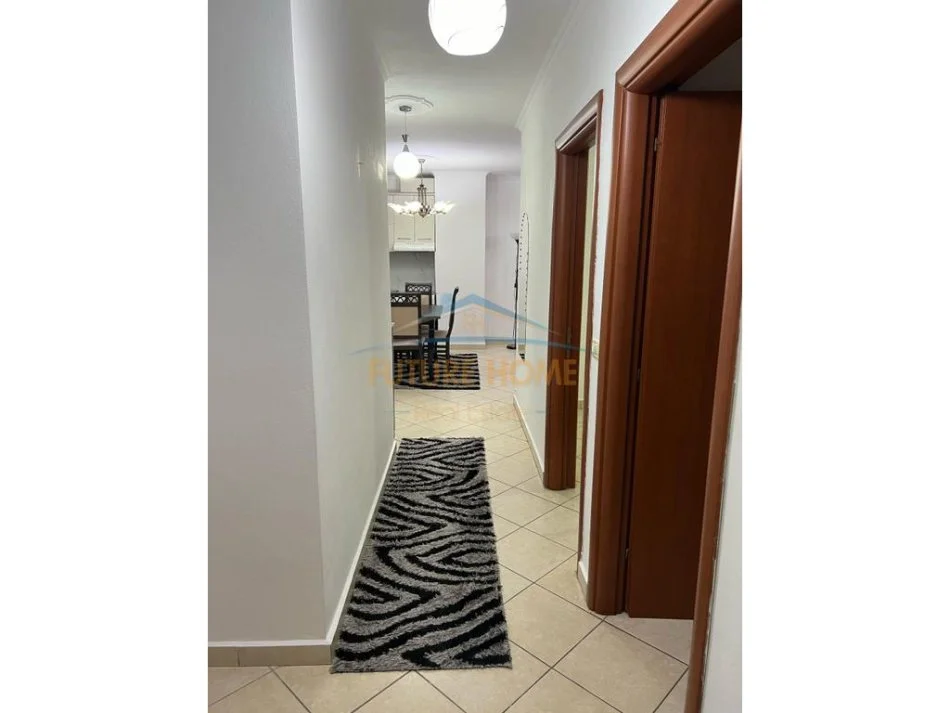 Tirane, jepet me qera apartament 2+1 Kati 4, 80 m² 600 € (Komuna e parisit)