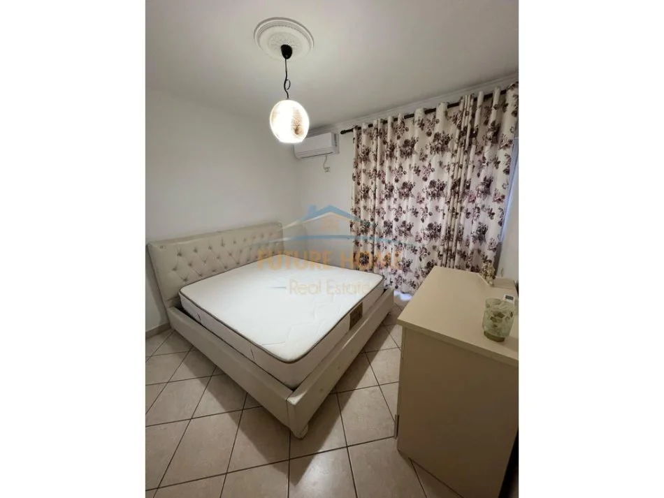 Tirane, jepet me qera apartament 2+1 Kati 4, 80 m² 600 € (Komuna e parisit)