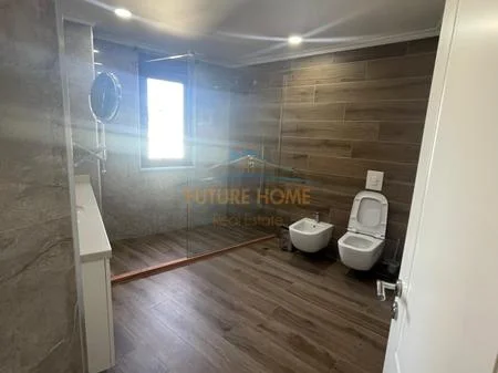 Tirane, jepet me qera apartament 2+1+Ballkon , 160 m² 1.200 € (qender)