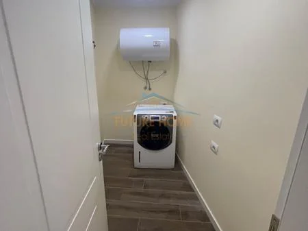 Tirane, jepet me qera apartament 2+1+Ballkon , 160 m² 1.200 € (qender)