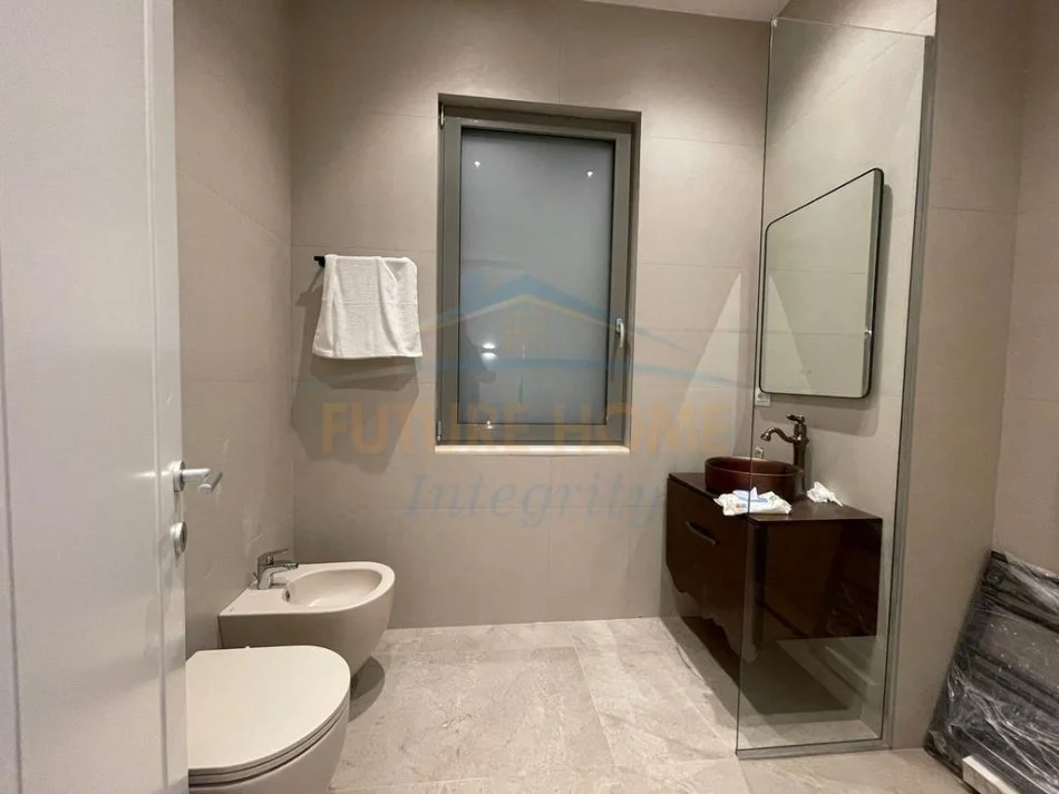 Tirane, shitet Vile 3 Katshe Kati 0, 380 m² 825.000 € (Rezidenca Porta e Gjelber, Sauk)