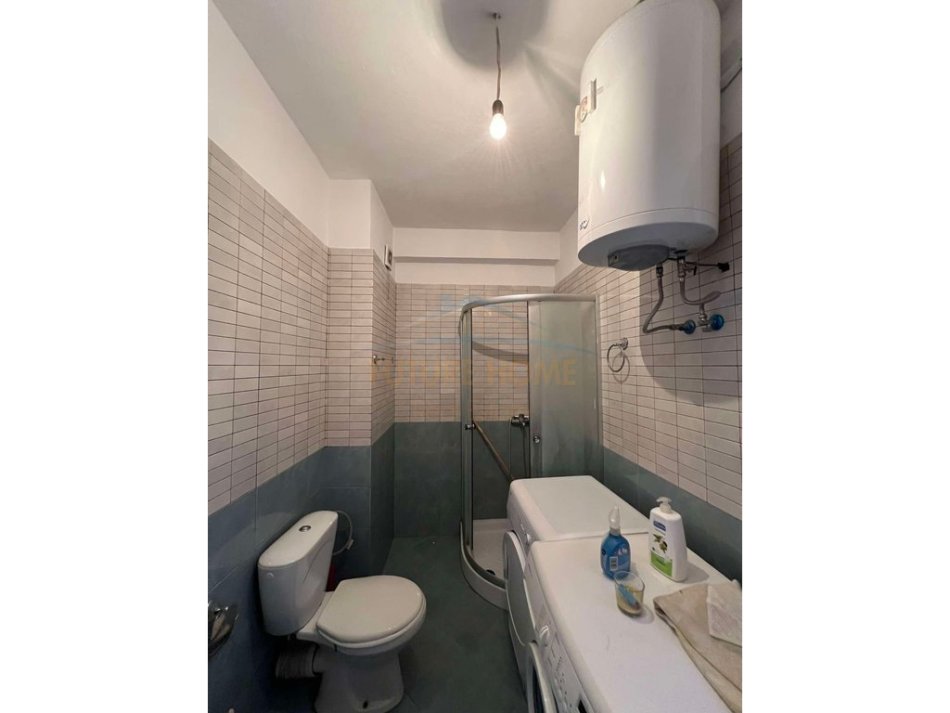 Tirane, jepet me qera 1+1 Kati 5, 57 m² 250 € (UNAZA E RE)