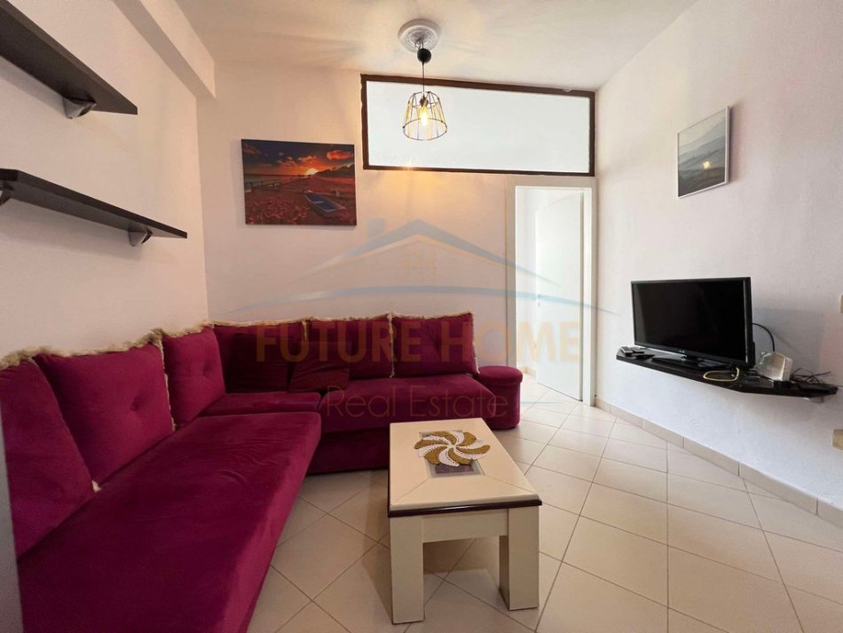 Tirane, jepet me qera 1+1 Kati 5, 57 m² 250 € (UNAZA E RE)