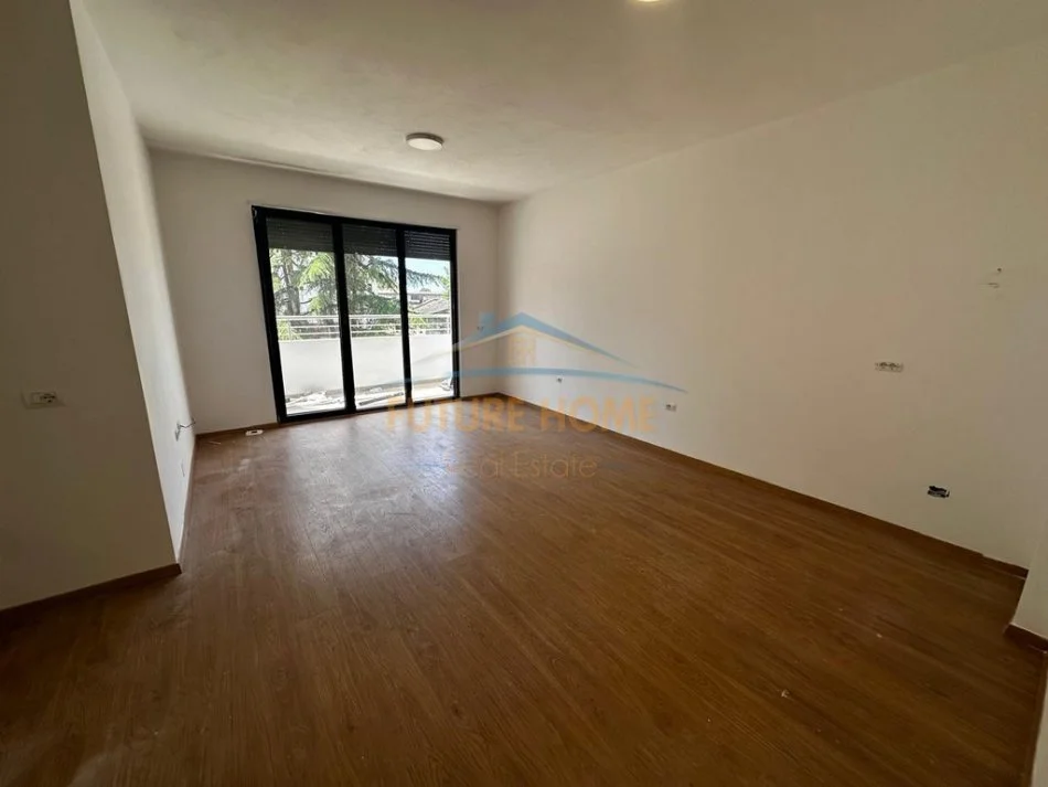 Tirane, jap me qera apartament 3+1 Kati 1, 110 m² 700 € (DON BOSKO)