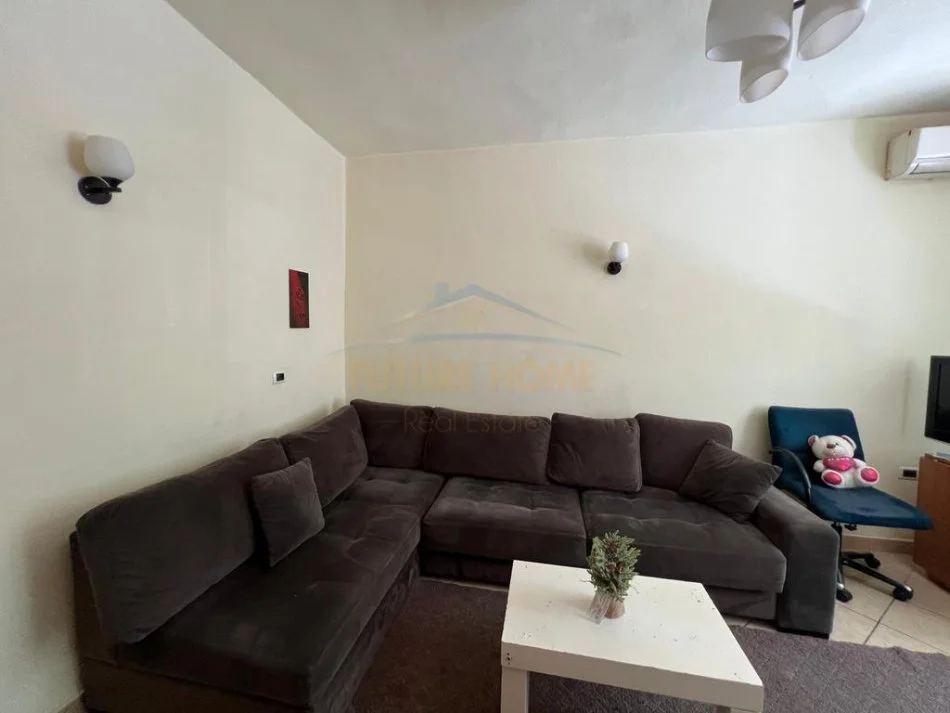 Tirane, jepet me qera 1+1 Kati 0, 65 m² 450 € (Petro Nini Luarasi)