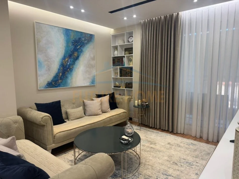 Tirane, shitet apartament 3+1+Ballkon Kati 4, 130 m² 300.000 € (fusha e aviacionit)