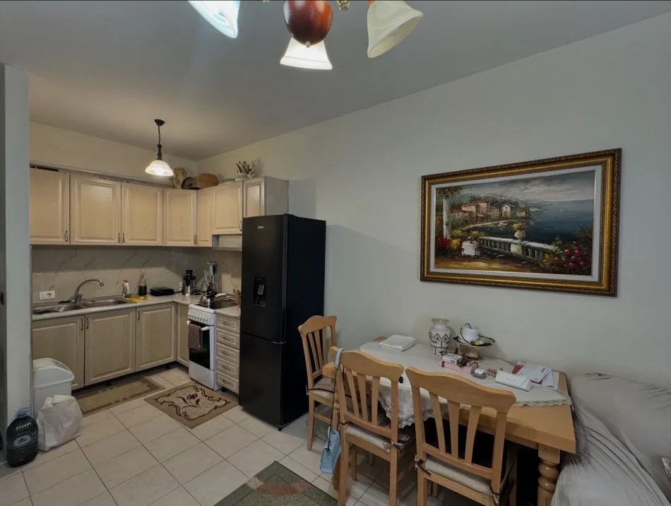 Tirane, jepet me qera apartament Kati 5, 70 m² 500 € 