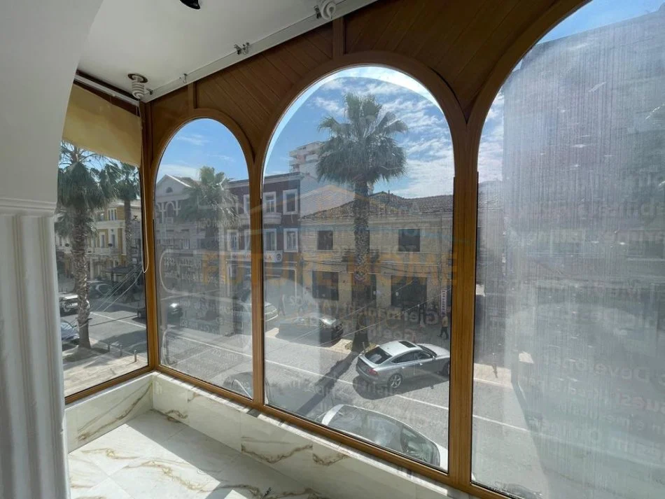 Durres, jepet me qera ambjent biznesi Kati 2, 125 m² 1.000 € (Bulevardi Kryesor, Durres)