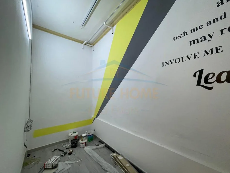 Durres, jepet me qera ambjent biznesi Kati 2, 125 m² 1.000 € (Bulevardi Kryesor, Durres)