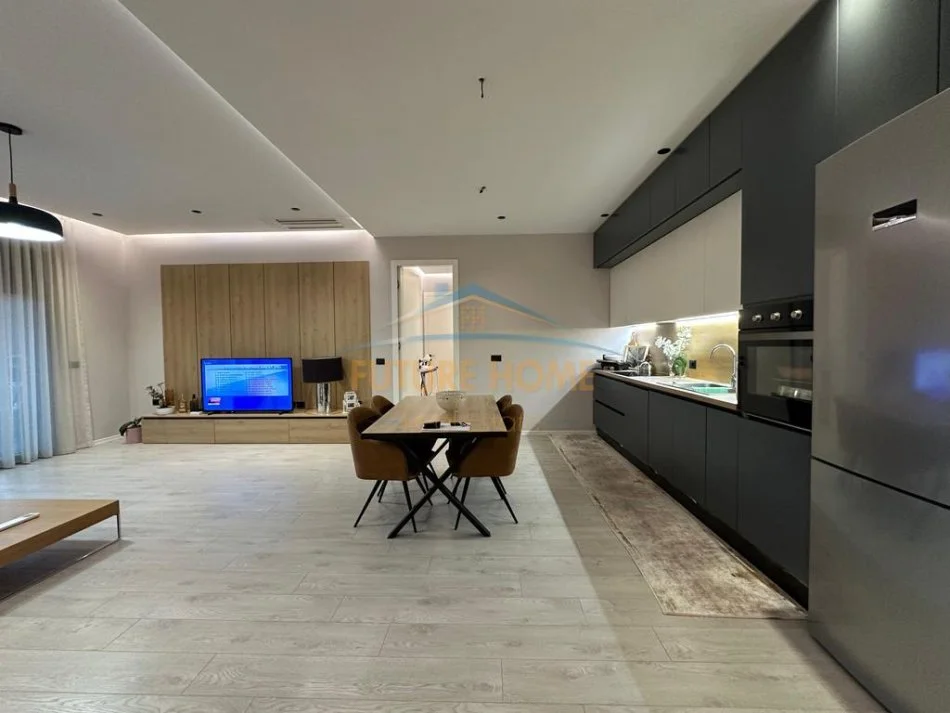 Tirane, jepet me qera apartament 3+1 Kati 2, 155 m² 18.000 € 