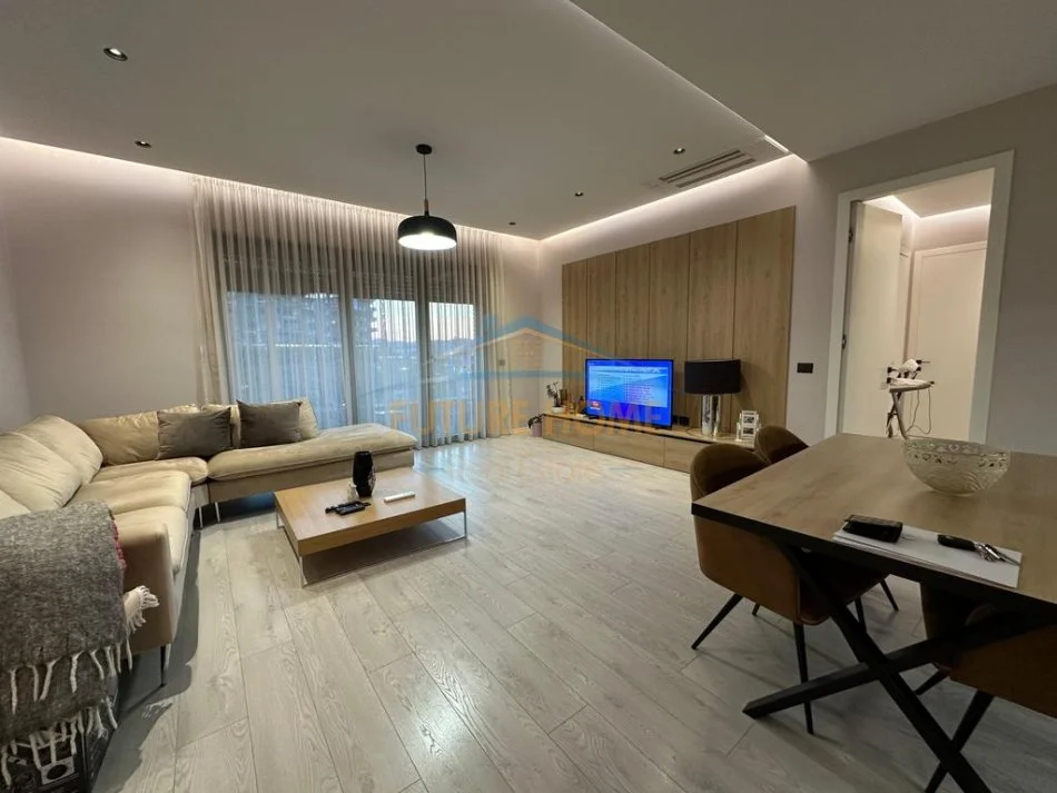 Tirane, jepet me qera apartament 3+1 Kati 2, 155 m² 1.800 € (Rruga e Kavajes)