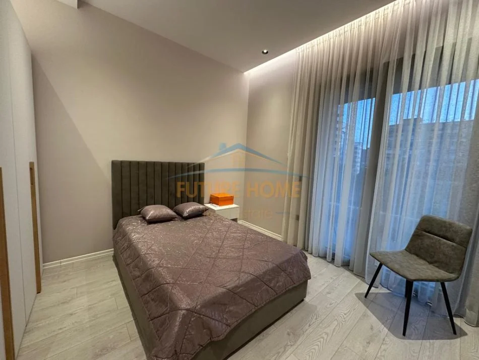 Tirane, jepet me qera apartament 3+1 Kati 2, 155 m² 1.800 € (Rruga e Kavajes)