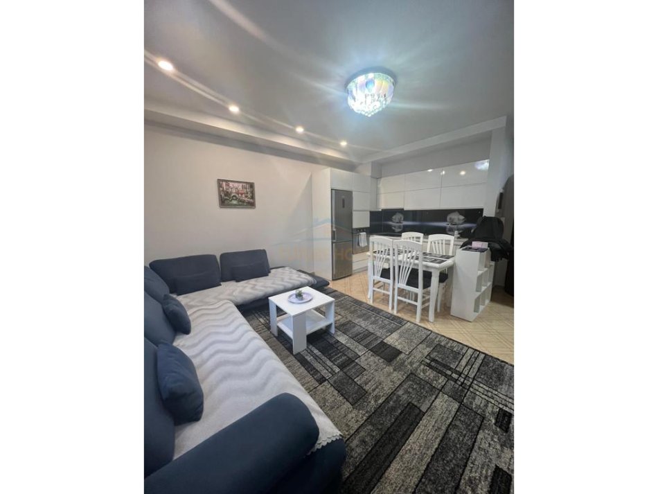Tirane, jepet me qera apartament 1+1 Kati 5, 63 m² 530 € (RRUGA 5 MAJI)