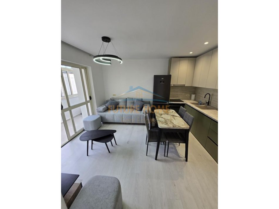 Tirane, jepet me qera apartament 1+1+Ballkon Kati 5, 45 m² 600 € (Myslym Shyri)