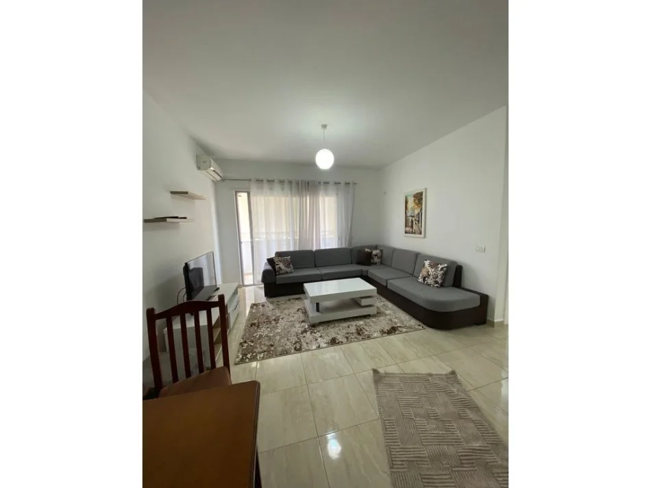 Tirane, jepet me qera apartament 2+1+Ballkon Kati 2, 81 m² 650 € (Komuna e Parisit)