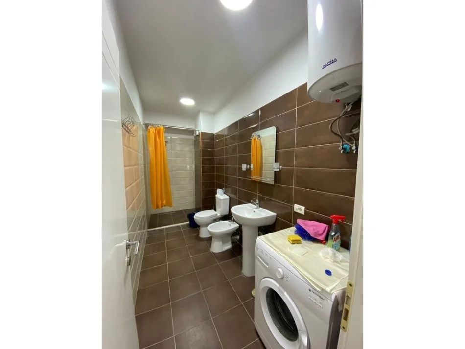 Tirane, jepet me qera apartament 2+1+Ballkon Kati 2, 81 m² 650 € (Komuna e Parisit)
