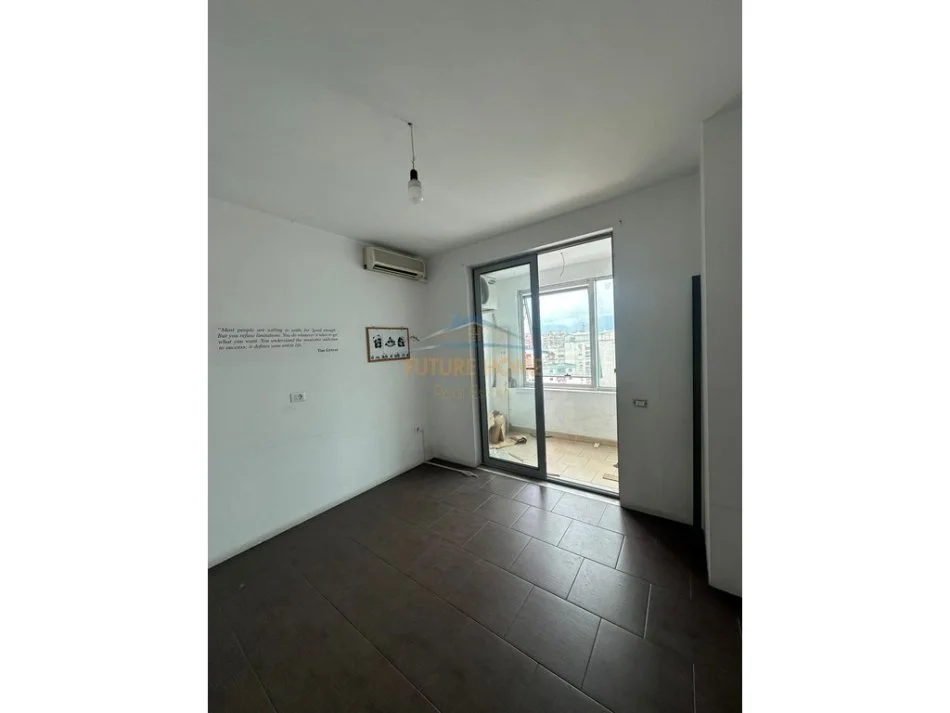 Tirane, jepet me qera ambjent biznesi Kati 6, 100 m² 700 € (Zogu i zi)