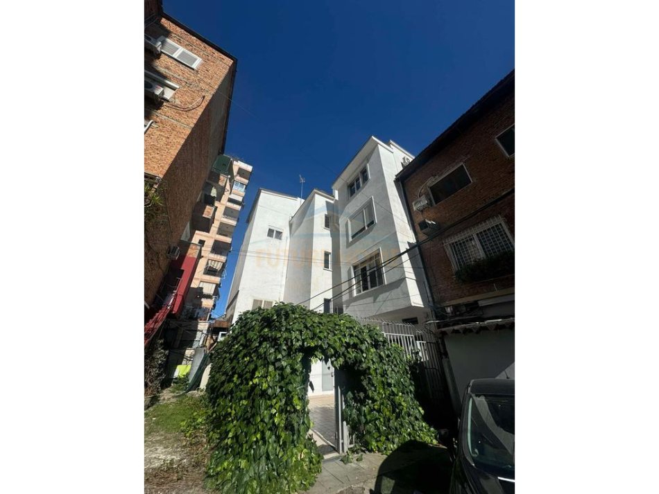 jepet me qera apartament 3+1 Kati 1, 130 m² 1.500 € (blloku, prane shkolles edith durham)