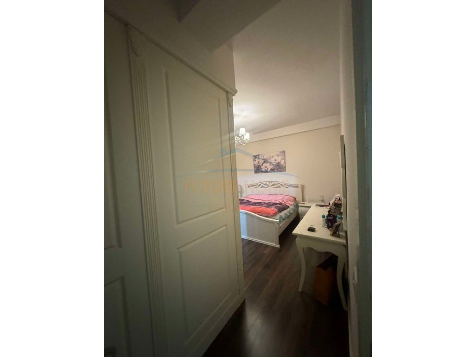 jepet me qera apartament 3+1 Kati 1, 130 m² 1.500 € (blloku, prane shkolles edith durham)