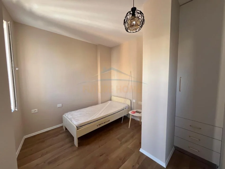Tirane, jepet me qera apartament 2+1+Ballkon Kati 3, 80 m² 1.000 € (Qender)