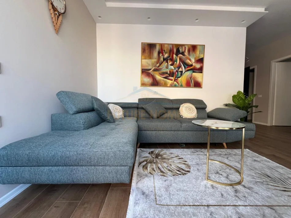 Tirane, jepet me qera apartament 2+1 Kati 3, 80 m² 1.000 € (Rruga e Barrikadave)