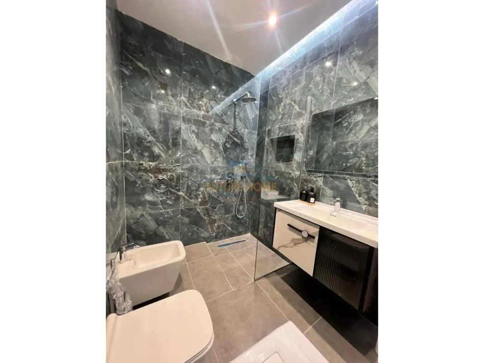 Tirane, jepet me qera apartament 2+1 Kati 2, 80 m² 700 € 