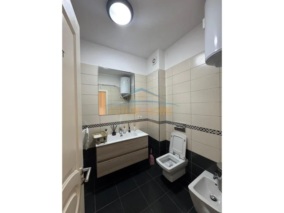 Tirane, shitet apartament 2+1+Ballkon Kati 3, 109 m² 275.000 € (Rruga e Kosovareve)