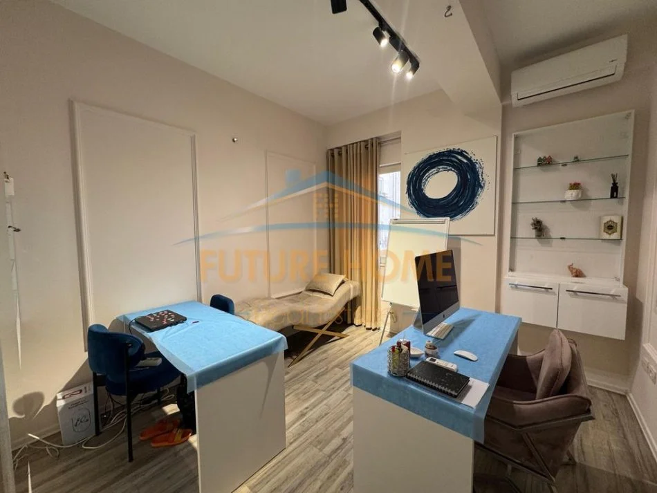 Tirane, shitet apartament 2+1+Ballkon Kati 3, 109 m² 275.000 € (Rruga e Kosovareve)