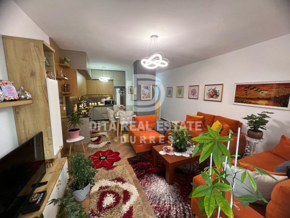 Durres, shitet apartament 2+1+Ballkon Kati 3, 175.000 € (PAVARESIA)