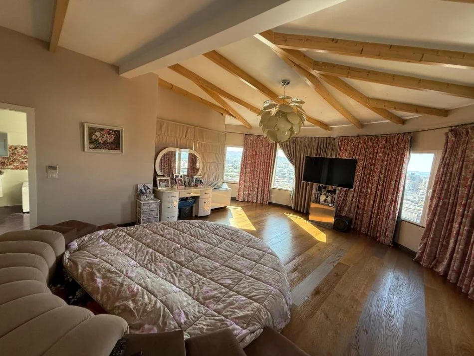 Tirane, shitet apartament duplex 3+1+Aneks+Ballkon Kati 9, 214 m² 429.600 € (Rruga e Kavajes)