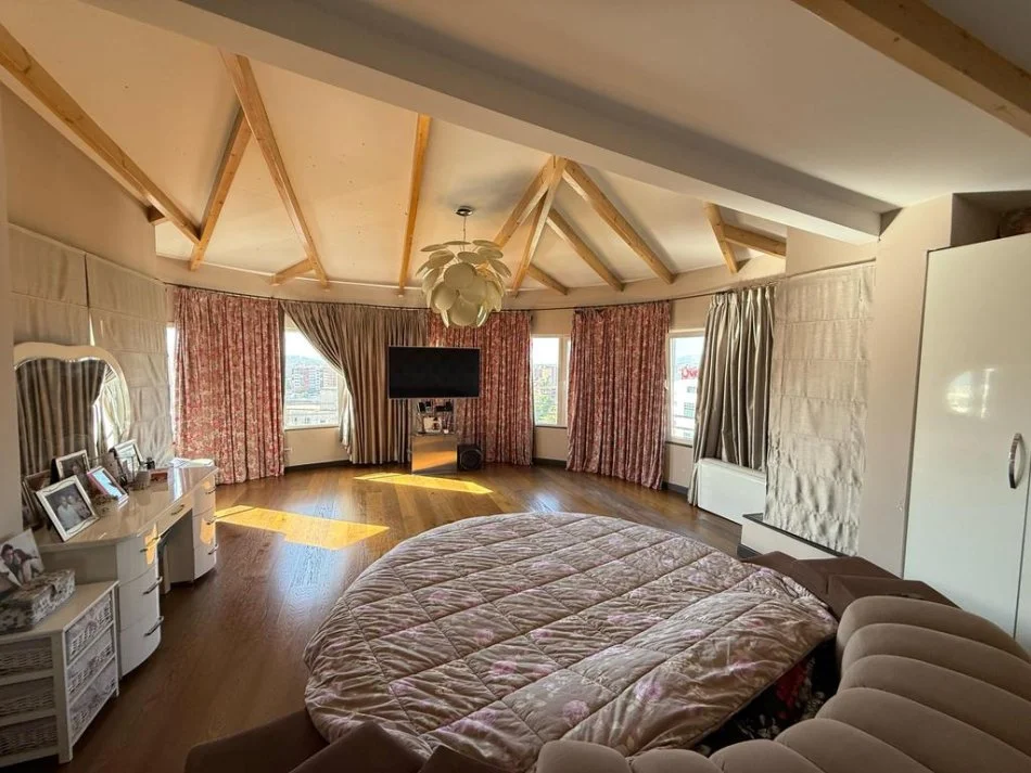 Tirane, shitet apartament Dublex Kati 9, 214 m² 429.600 € (Pallati me Shigjeta)