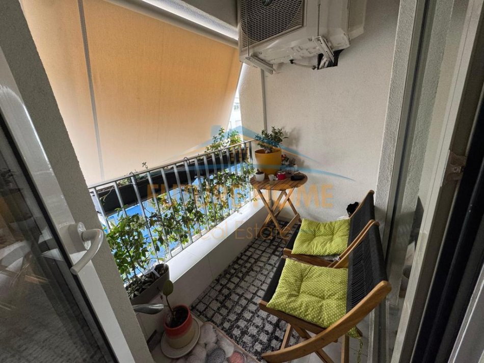 Tirane, shes apartament 2+1+Ballkon Kati 5, 86 m² 160.000 € (Ali Demi)