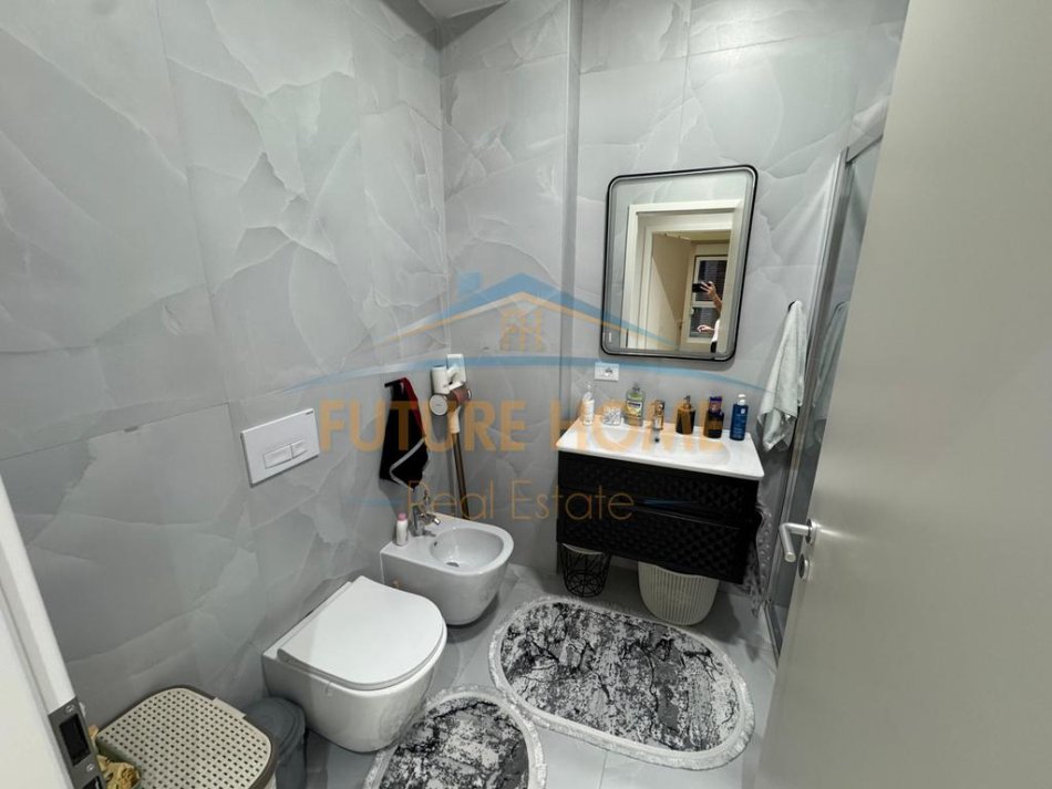 Tirane, shes apartament 2+1+Ballkon Kati 5, 86 m² 160.000 € (Ali Demi)