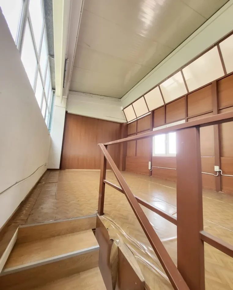 Tirane, jepet me qera magazine Kati 0, 1.100 m² 5.000 € (Autostrada TR-DR)