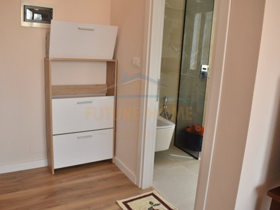 Tirane, jepet me qera apartament 1+1 Kati 4, 70 m² 700 € (Mine Peza)