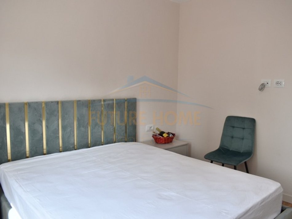 Tirane, jepet me qera apartament 1+1 Kati 4, 70 m² 700 € (Mine Peza)