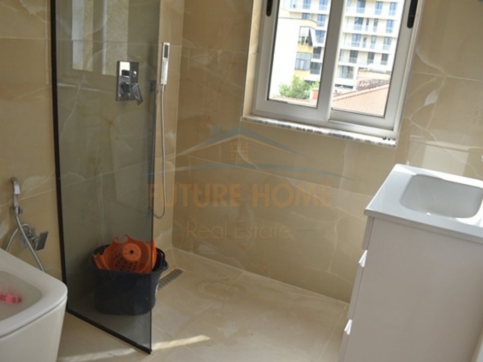 Tirane, jepet me qera apartament 1+1 Kati 4, 70 m² 700 € (Mine Peza)