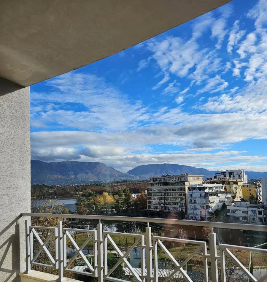 Tirane, jepet me qera apartament 2+1 Kati 3, 120 m² 900 € 