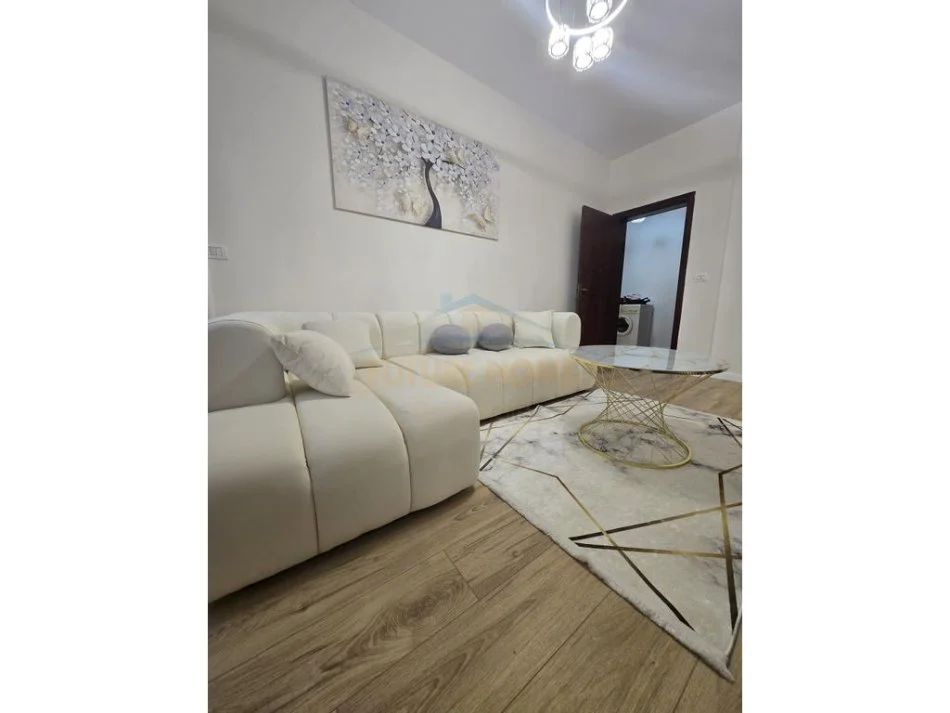Shkembi Kavajes, shitet apartament 1+1+Ballkon Kati 2, 70 m² 88.000 € (Kavaje)