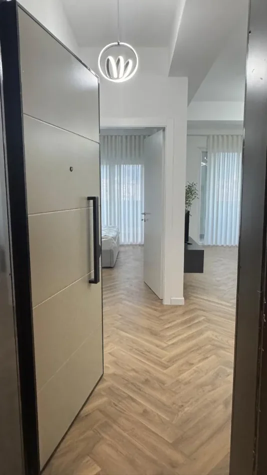 Tirane, jepet me qera apartament 1+1 Kati 4, 70 m² 600 € (GOLDEN PARK)