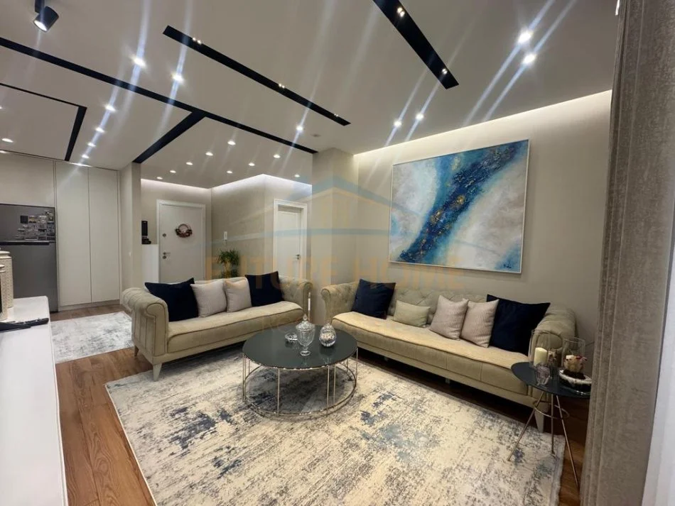 shitet apartament 3+1+Ballkon+2 poste parkimi Kati 4, 130 m² 300.000 € (Fusha e Aviacionit)