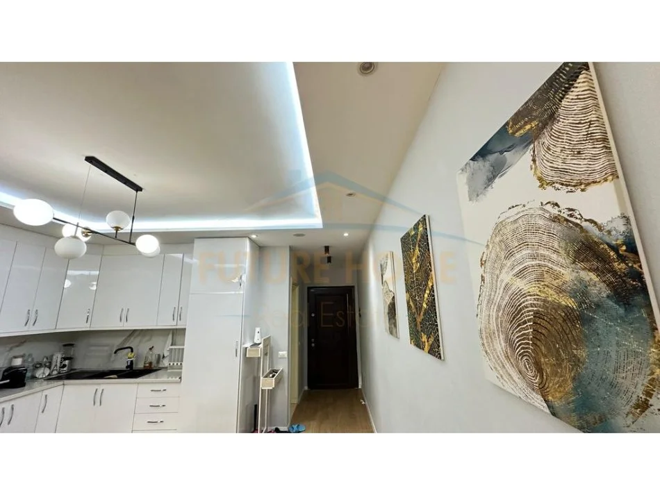 Tirane, jepet me qera apartament 2+1 Kati 4, 93 m² 400 € (Fresku)