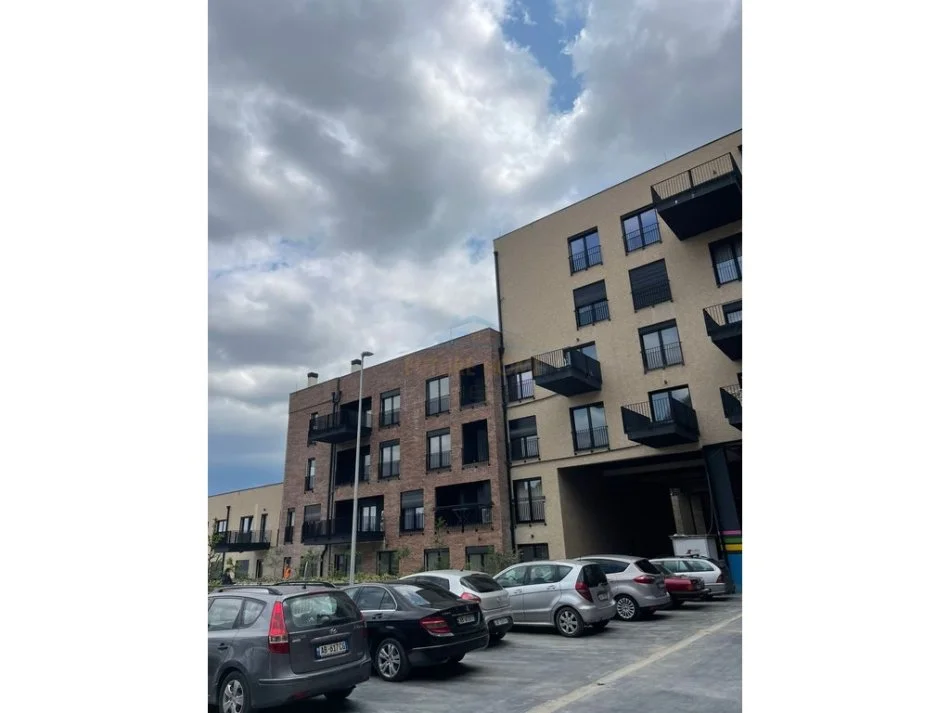 Tirane, jepet me qera apartament 2+1 Kati 2, 99 m² 800 € 