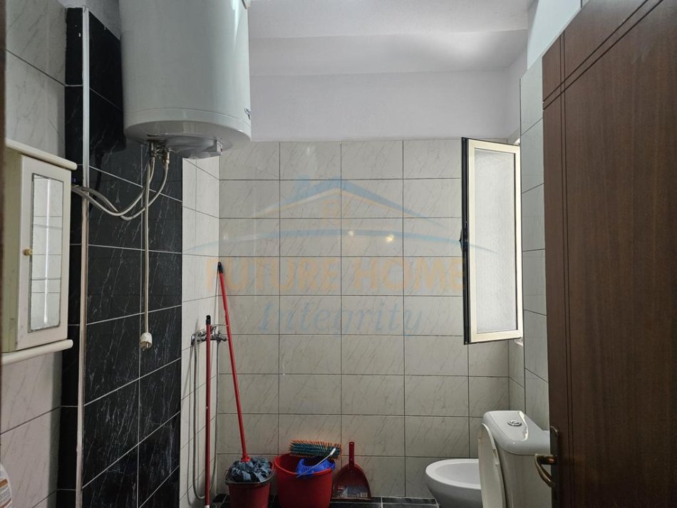 Tirane, shes apartament 3+1 Kati 2, 94 m² 160.000 € (kodra e diellit)